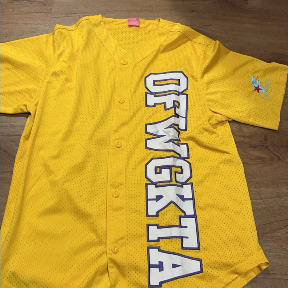 Yellow Jersey with Bold Vertical Text and Crew Neck